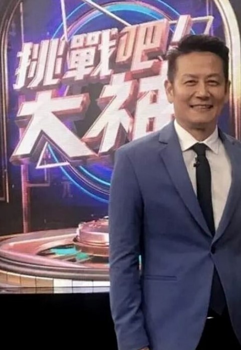 姐弟乱伦姐姐嘴.上拒.绝我但身体.却很诚.实还是被我.按在床上爆.操内射好爽超.大声 - AVLove海报